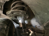 お車を安心してお乗りいただく為には、足回りの定期点検が欠かせません。サービスサポート(有償保証)では無料点検もご提供しており、安心のカーライフをお過ごしいただけるサポート体制が整っています。