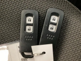 スマートキーは荷物を持っている時でも、キーを取り出さずドアの施錠・開錠ができます。