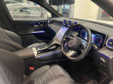 メルセデス・ベンツの定める厳しい基準をクリアしたお車のみをご案内させて頂きます。納車前整備はメーカー規定に基づき100項目以上にも及ぶ点検を熟練のメカニックによって行いご納車させて頂きます。