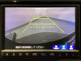 【バックカメラ】運転が苦手な方も車庫入れラクラクです!ギアをリバースに入れれば自動的に切り換わりますので、面倒な操作は不要です♪狭い駐車場もお車を傷つけず安心ですね!