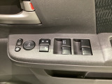 パワーウインドウは運転席でドア4枚とも上下の操作ができるようになっています。子供さんが勝手に操作できないようにロックすることも可能です。