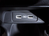 便利な充電用USBジャックも付いています。