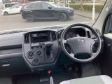 シンプルな運転席です。