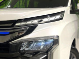 【LEDヘッドライト】悪天候や夜間走行時も良好な視界を確保し安心して運転できる高輝度LEDヘッドライトを装備!点灯速度が早く、消費電力も抑えられています。
