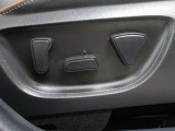 運転席はパワーシートなのでお好みのドライビングポジションに調整可能です♪