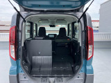 リヤシートも全車消毒済み。シートを倒すとゆったりとした室内空間に★レジャーにショッピングに大活躍!シートは左右別々に動くのでアレンジいろいろ!