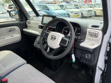 内装も広く運転姿勢も楽々ですね!