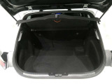 開口部の広いラゲージスペースは、ゴルフバックなどの荷物もラクラク積み込めます。