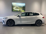 BMWではロングホイールベースの採用をしており、すべての車種に適用され、走行中の安定感の向上されております。また室内空間の広さにも貢献しております。