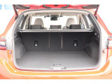 車体構造の見直しや、新型パワーリヤゲートの採用により、荷室幅および荷室開口部を拡大。サイズの大きな荷物の出し入れがしやすくなっております。