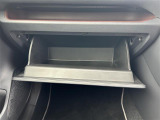 【グローブボックス】大容量のグローブボックスです!!車検証ケース他、日頃使う小物類の収納スペースもたくさんあります!