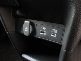 12V電源ソケットを設置しております。周辺機器の充電にご利用頂けます。