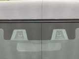 【スズキ セーフティサポート】走行中に前方の車両等を認識し、衝突しそうな時は警報とブレーキで衝突回避と被害軽減をアシスト。より安全にドライブをお楽しみいただけます。