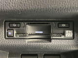 高速道路で便利な【ETC2.0】を装備しています。光ビーコン搭載で渋滞情報などナビゲーションと連動することで機能も充実いたします。他、観光施設に立ち寄るための高速料金割引サービス等もございます。