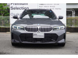 BMWの代名詞の【キドニーグリル】グリルが腎臓のように見えるので【キドニー】と呼ばれるようになりました。一目見ただけでBMWであると認識できる確固たるアイコンとして存在感を放ちます。