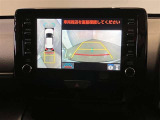【パノラミックビュー&バックビュー】駐車時の安全確認をする為に車両上方からの映像と後方カメラからのを同時に表示しバックガイドも付いているのでバックの苦手な方でも安心して運転出来ますよ。