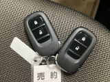 家族やパートナーと個別に持てるため、貸し借りの手間がなくスムーズに乗車できます。また、メインキーを自宅に置いたまま、もう一方をサブとして常に鞄に入れておけるため、持ち出し忘れを防げる点も便利です。