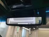 デジタルインナーミラー付き。後方視野角が広く、後席に同乗者がいても後方を確認しやすく安心です。