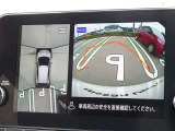 【アラウンドビューモニター&バックモニター】クルマを真上から見下ろしているかのような映像が表示され、周囲の状況がひと目で把握できるので、安心してスマートに駐車できます。駐車が苦手な方にオススメです!