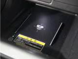 ◆ワイヤレス充電器◆ワイヤレス充電対応のスマートフォンを置くだけで充電が可能でとても便利な機能です。