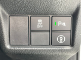 運転席右側にパーキングセンサーのスイッチや安全支援情報スイッチ等がついています。