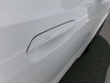 コンフォートアクセス装備です。ドアハンドルに触れて開閉可能となります。