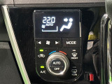 快適装備のオートエアコン♪ 温度設定をすれば、自動で車内の温度管理をしてくれる優れ物です☆彡