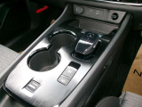パーキングアシスト付きです。なんとボタン一つで駐車のアシストができます。