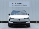 フロントグリルとフロントガラス中央にあるミリ波レーダーカメラで車両、人を検知する機能も搭載されています。