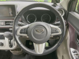 【純正革巻きステアリング】上質な革を使用することで、手にしっかり馴染みとても運転しやすいハンドルです♪
