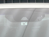 【トヨタセーフティセンス】走行中に前方の車両等を認識し、衝突しそうな時は警報とブレーキで衝突回避と被害軽減をアシスト。より安全にドライブをお楽しみいただけます。