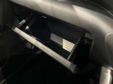 グローブボックス。