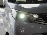 対向車からの視認性も高い大きなヘッドライトデザインです!
