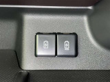 充電用USB端子付き。スマートフォンなどの充電に便利です。
