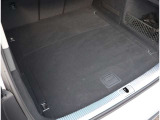 Audi正規ディーラーが高品質をお約束。高度な訓練・教育を受けたAudi専任メカニックが、100項目にもおよぶ精密な点検を実施いたします。すべてをクリアしたAudi車だけが、あなたのお手元に届けられるのです。
