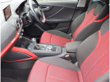 Audi正規ディーラーが高品質をお約束。高度な訓練・教育を受けたAudi専任メカニックが、100項目にもおよぶ精密な点検を実施いたします。すべてをクリアしたAudi車だけが、あなたのお手元に届けられるのです。