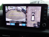 全周囲カメラが付いてますので、車庫入れも安心ですね。