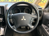 【純正革巻きステアリング】上質な革を使用することで、手にしっかり馴染みとても運転しやすいハンドルです♪