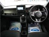 運転にかかわる様々な操作を安全に行えるように視点移動が少なく、操作性に配慮されたスイッチ類が凝縮されたコクピットです。