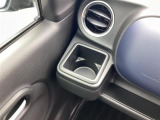助手席側にも運転席と同じカップホルダーが有ります。