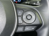 ステアリングスイッチ付き。前方から目を離すことなく操作することが可能です。