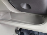運転席周辺の収納も充実したドライバーズロアポケット。細かな使い勝手にも配慮されています。