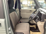 シートはフィット性も良く、楽な運転姿勢を保てます。