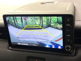 【バックカメラ】駐車時に後方がリアルタイム映像で確認できます。大型商業施設や立体駐車場での駐車時や、夜間のバック時に大活躍!運転スキルに関わらず、今や必須となった装備のひとつです!