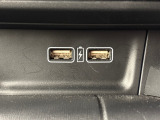 充電用USB端子も装備されております