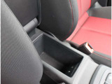 Audi正規ディーラーが高品質をお約束。高度な訓練・教育を受けたAudi専任メカニックが、100項目にもおよぶ精密な点検を実施いたします。すべてをクリアしたAudi車だけが、あなたのお手元に届けられるのです。
