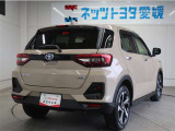 広々とした車内空間に優れた燃費性能。更にデザインも上質で人気のお車です!