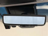 後方確認をミラーではなくカメラ映像で確認出来るデジタルインナーミラーを搭載!荷物があり、後方確認が出来ない時や雨天時などにとても便利☆