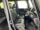 【運転席&助手席】運転席にはハイトアジャスタ機能付きで運転姿勢もバッチリ!ロングドライブでも疲れにくいシートです。