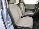 運転席まわりです。ゆったりと座って頂けるシートで快適です。